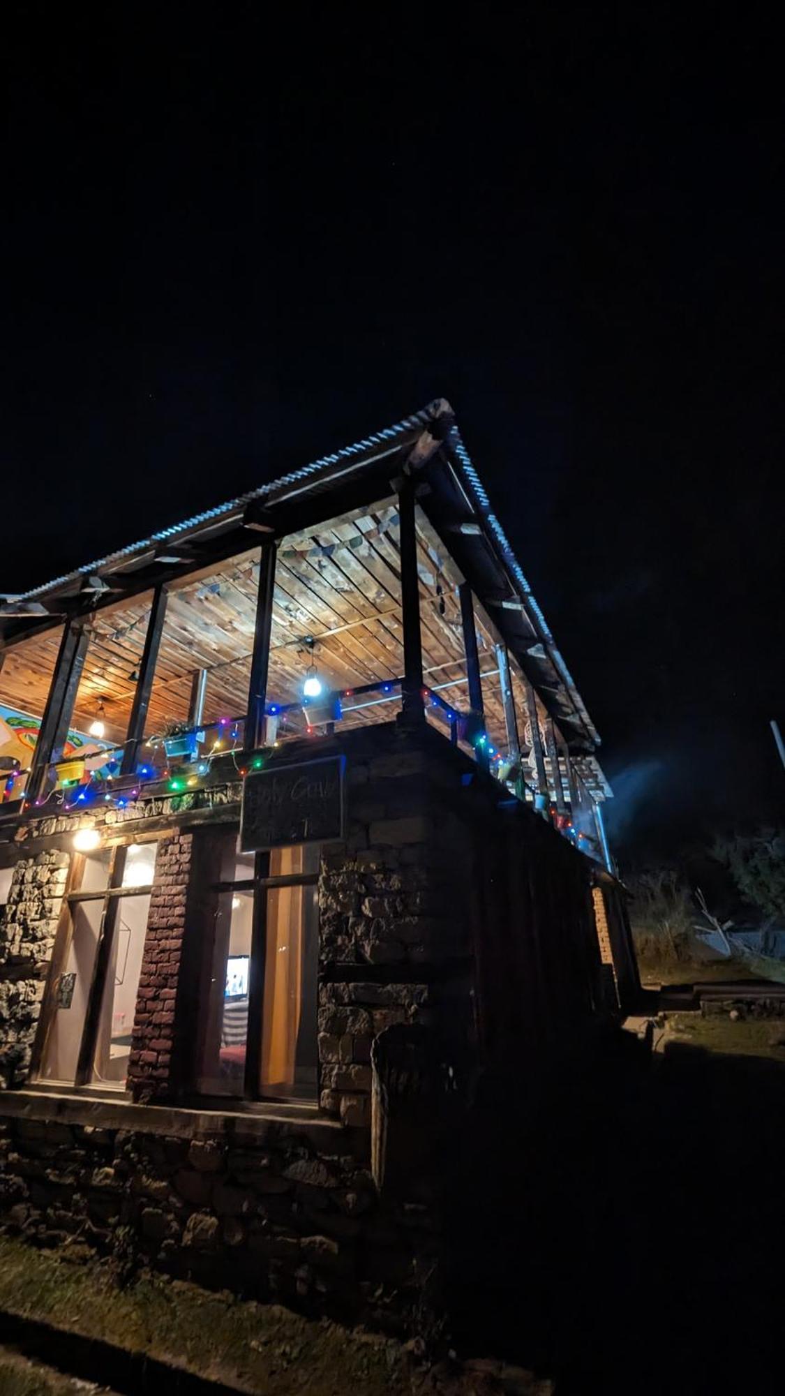 Holy Cow Cafe & Beds Hotel Kalgha Exterior photo