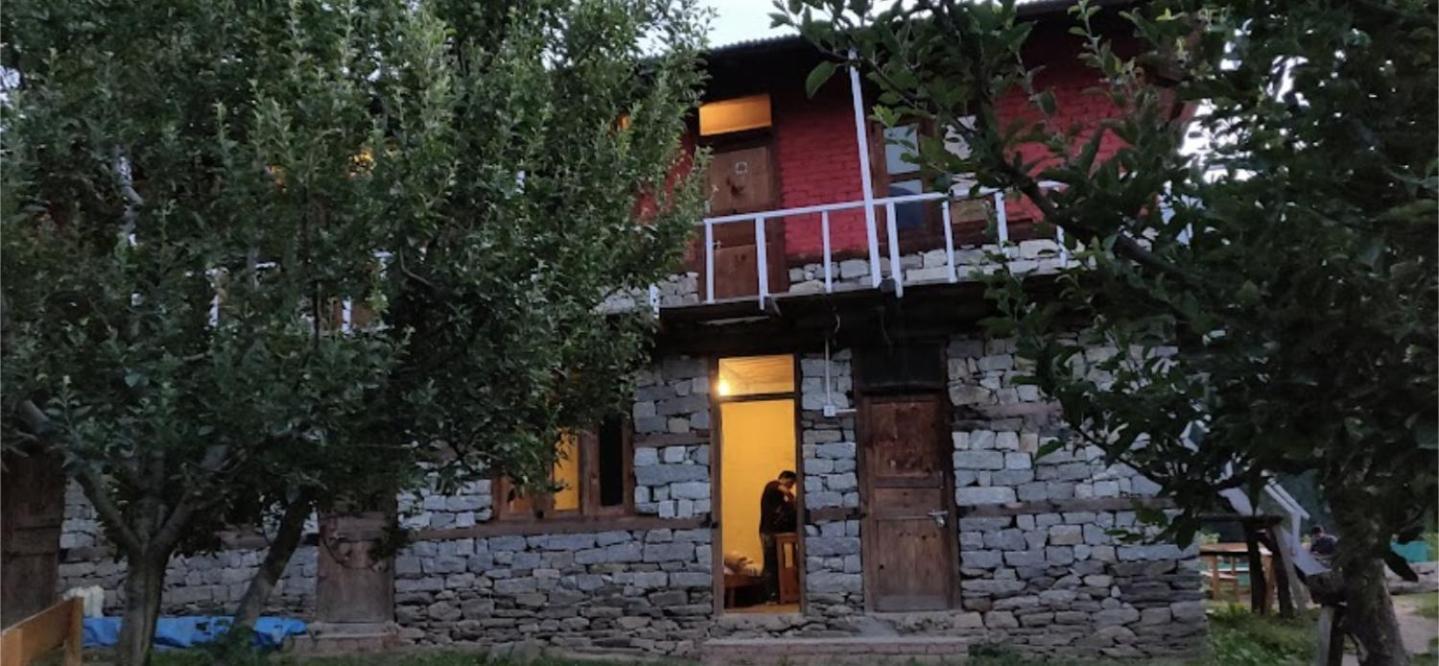 Holy Cow Cafe & Beds Hotel Kalgha Exterior photo
