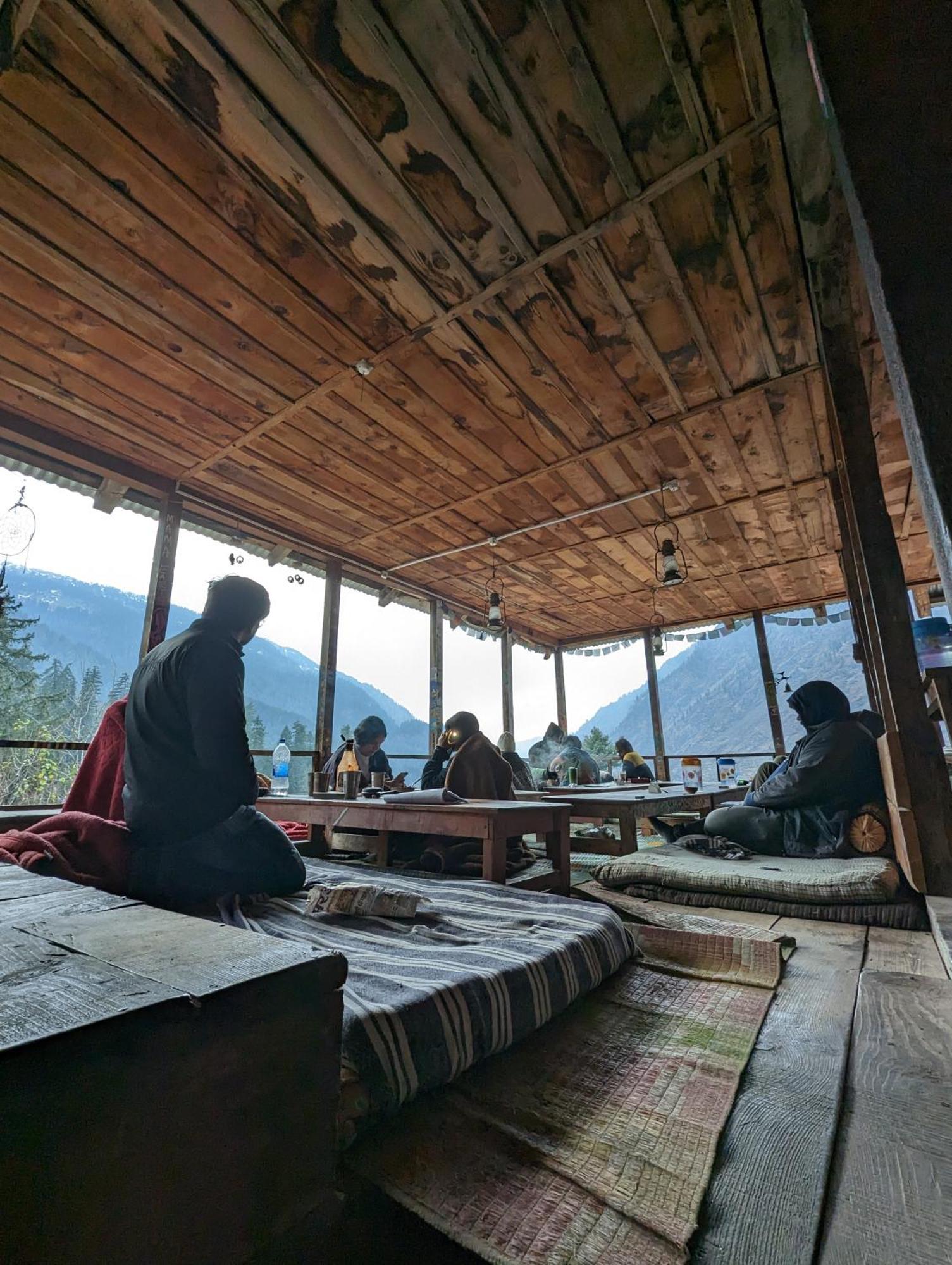 Holy Cow Cafe & Beds Hotel Kalgha Exterior photo